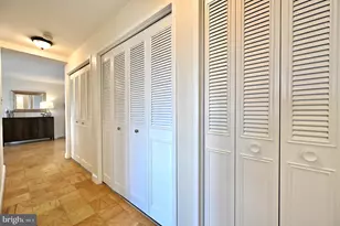 10201 Grosvenor Pl, Rockville, MD 20852 - Photo 21