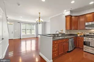 242 N Summit Ave N, Gaithersburg, MD 20877 - Photo 5