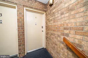 9910 Walker House Rd, Gaithersburg, MD 20886 - Photo 3