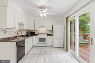 18617 Chickadee Ln, Gaithersburg, MD 20879 - Photo 9