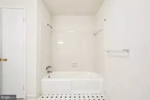 11701 Beekman Pl, Rockville, MD 20854 - Photo 29