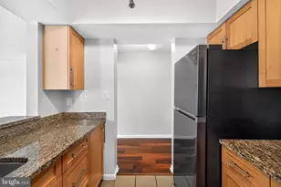 10101 Grosvenor Pl, Rockville, MD 20852 - Photo 5