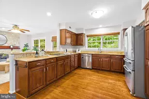 8329 Marketree Cir, Montgomery Village, MD 20886 - Photo 9