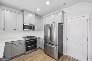 19542 Village Walk Dr, Montgomery Village, MD 20886 - Photo 3