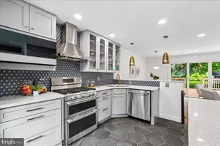 9817 Cherry Tree Ln, Silver Spring, MD 20901 - Photo 15