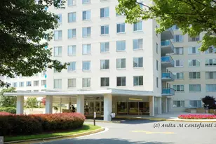 10201 Grosvenor Pl, Rockville, MD 20852 - Photo 9