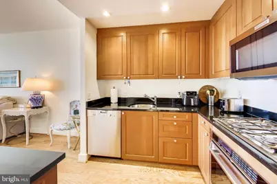 6820 Wisconsin Avenue #5007, Bethesda, MD 20815 - Photo 17