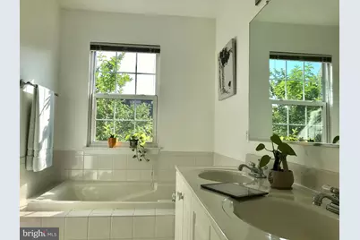 9742 Washingtonian Boulevard, Gaithersburg, MD 20878 - Photo 13