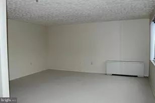 10201 Grosvenor Pl, Rockville, MD 20852 - Photo 3