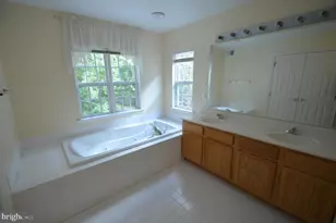 325 Winter Walk Dr, Gaithersburg, MD 20878 - Photo 31