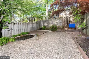 6705 Surreywood Ln, Bethesda, MD 20817 - Photo 11