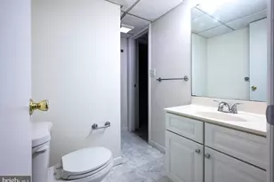 6705 Surreywood Ln, Bethesda, MD 20817 - Photo 23