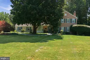 10211 Lakewood Dr, Rockville, MD 20850 - Photo 5