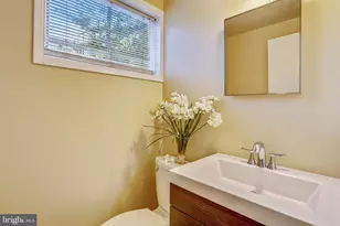 6048 Rossmore Dr, Bethesda, MD 20814 - Photo 19
