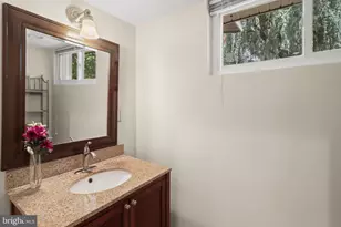 11400 Cloverhill Dr, Silver Spring, MD 20902 - Photo 17