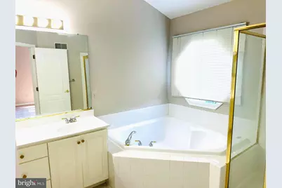 1005 Grand Oak Way, Rockville, MD 20852 - Photo 9