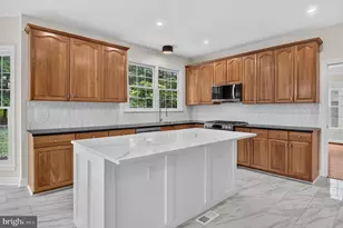 13621 Pine View Ln, Rockville, MD 20850 - Photo 21