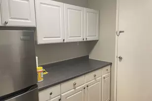 10201 Grosvenor Pl, Rockville, MD 20852 - Photo 11