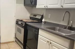 10201 Grosvenor Pl, Rockville, MD 20852 - Photo 13