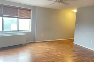 10201 Grosvenor Pl, Rockville, MD 20852 - Photo 9