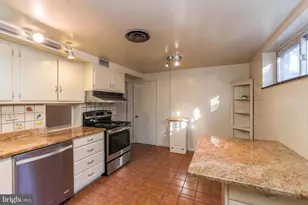 9322 W Parkhill Dr, Bethesda, MD 20814 - Photo 21