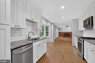 6905 Stonewood Court, Rockville, MD 20852 - Photo 7