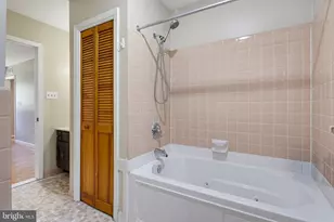 25509 Jonnie Ct, Gaithersburg, MD 20882 - Photo 15