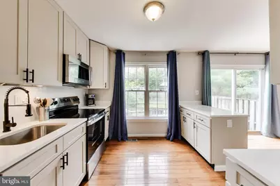 10075 Maple Leaf Drive, Montgomery Village, MD 20886 - Photo 7