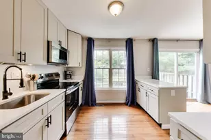 10075 Maple Leaf Dr, Montgomery Village, MD 20886 - Photo 7