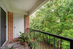 18334 Streamside Dr, Gaithersburg, MD 20879 - Photo 17