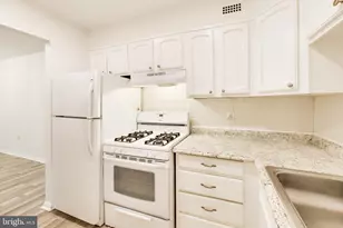 10300 Westlake Dr, Bethesda, MD 20817 - Photo 9