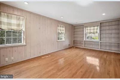 5801 Hillburne Way, Chevy Chase, MD 20815 - Photo 13