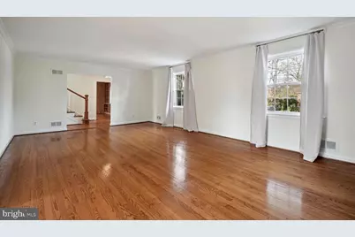 5801 Hillburne Way, Chevy Chase, MD 20815 - Photo 5