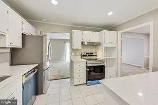 8403 Postoak Rd, Potomac, MD 20854 - Photo 9