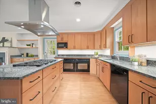 6004 Princeton Ave, Glen Echo, MD 20812 - Photo 17