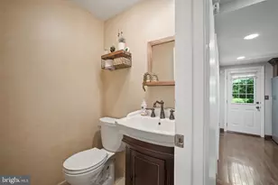 9405 Chatteroy Pl, Gaithersburg, MD 20886 - Photo 11