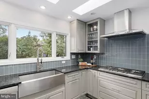 6401 Greentree Rd, Bethesda, MD 20817 - Photo 17