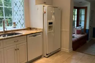 8209 Burning Tree Rd, Bethesda, MD 20817 - Photo 9