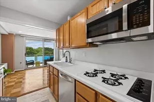 10201 Grosvenor Pl, Rockville, MD 20852 - Photo 21