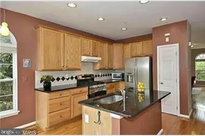 715 Pleasant Drive, Rockville, MD 20850 - Photo 5