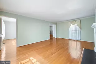 10253 Gainsborough, Potomac, MD 20854 - Photo 11