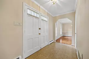 17016 George Washington Dr, Rockville, MD 20853 - Photo 9