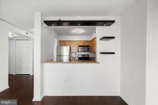 10101 Grosvenor Pl, Rockville, MD 20852 - Photo 19