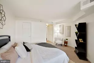 10101 Grosvenor Pl, Rockville, MD 20852 - Photo 23