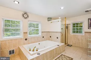 9201 Laurel Oak Dr, Bethesda, MD 20817 - Photo 23