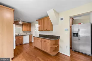 11315 Gainsborough Rd, Potomac, MD 20854 - Photo 17
