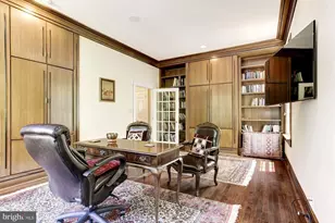 9909 Avenel Farm Dr, Potomac, MD 20854 - Photo 13