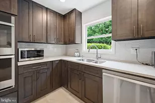 12101 Gatewater Dr, Potomac, MD 20854 - Photo 17