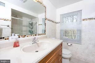 9129 Wandering Trail Dr, Potomac, MD 20854 - Photo 23
