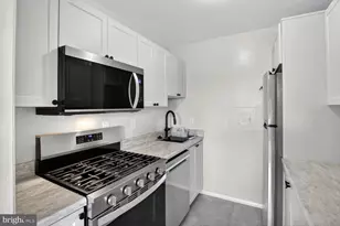 10401 Grosvenor Pl, Rockville, MD 20852 - Photo 7